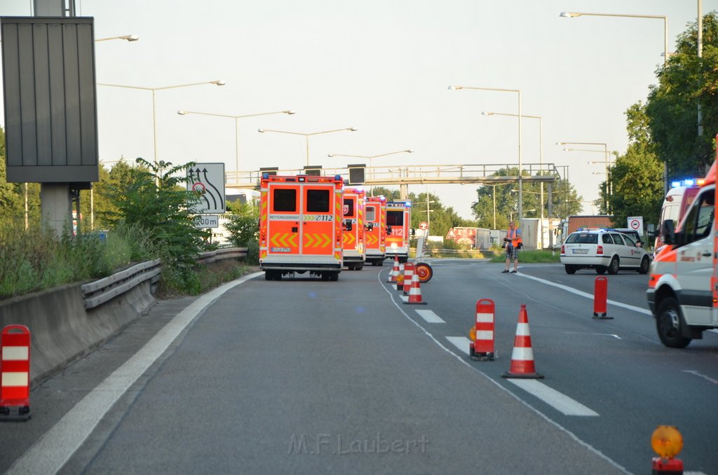 Einsatz BF Koeln Klimaanlage Reisebus defekt A 3 Rich Koeln hoehe Leverkusen P155.JPG